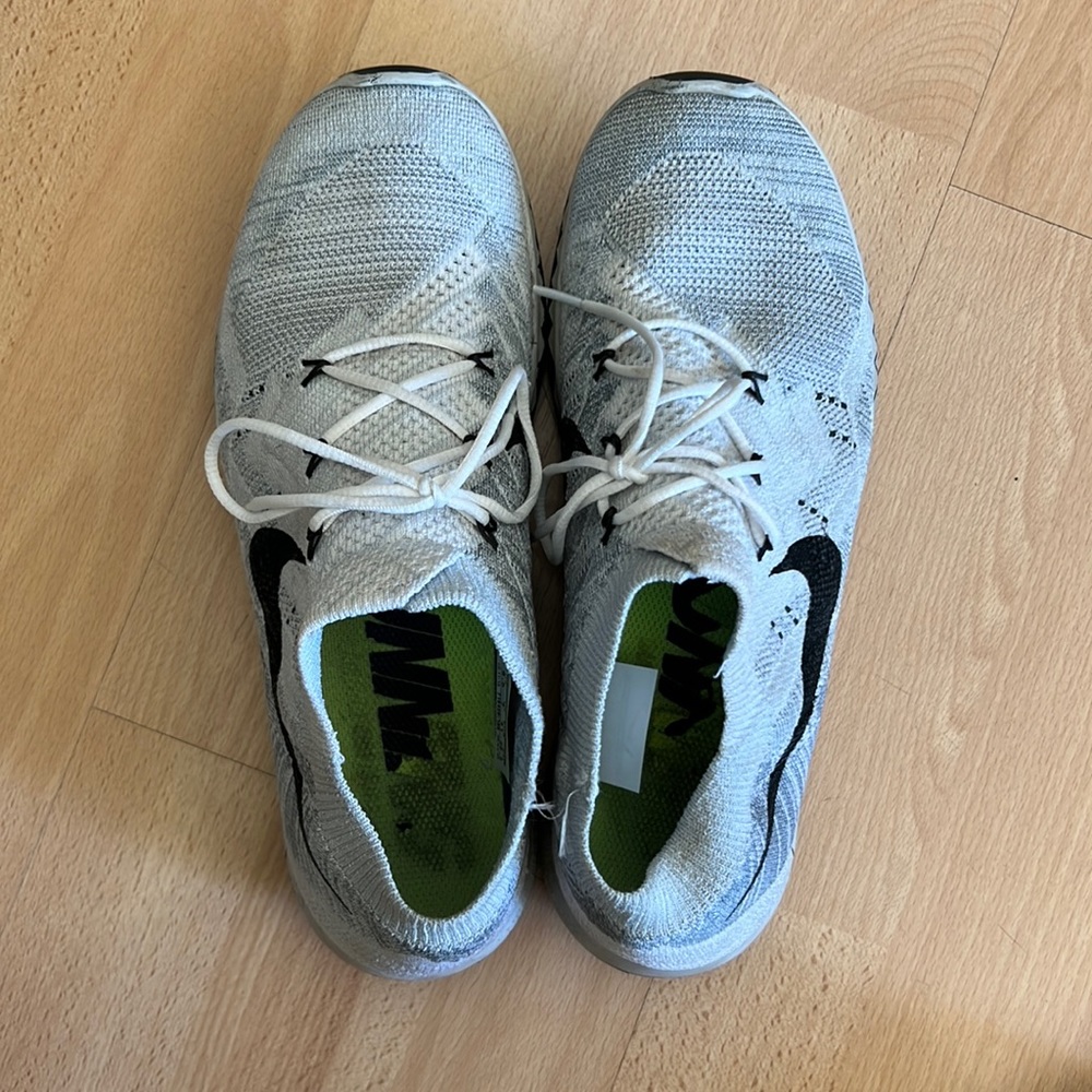 NIKE RUNNING SHOES - Picture 2 of 4